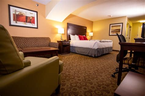 hotels in minot nd with jacuzzi suites